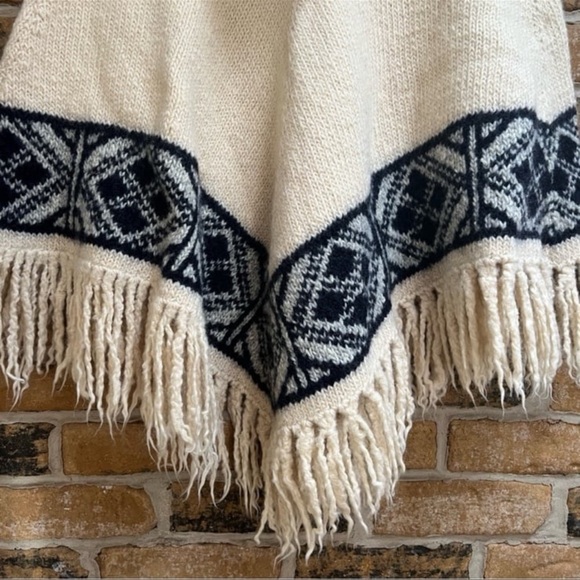 Vintage 1970’s Oveja Negra by Silvia Sarti Alpaca Poncho Handmade in Uruguay - Picture 4 of 7